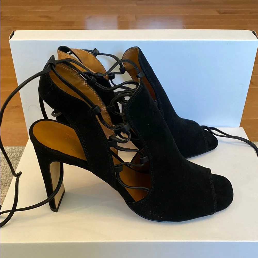 H by Halston chic modern